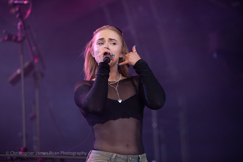 Mia Kirkland supporting becky hill at haydock racecourse 8th august 2025 